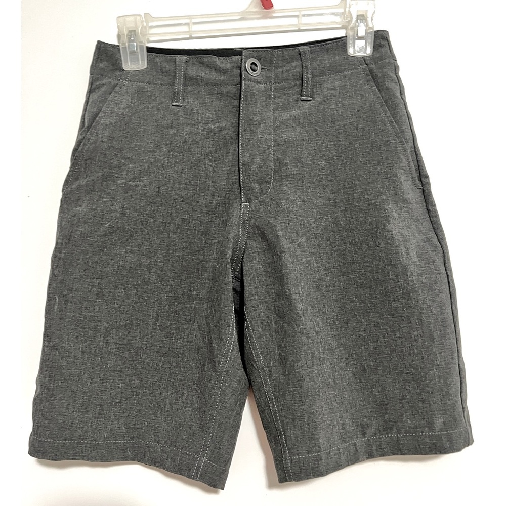 Boy’s Volcom Surf & Turf 4 Way Stretch Hybrid shorts, 5 pockets.  Size 26 Gray
